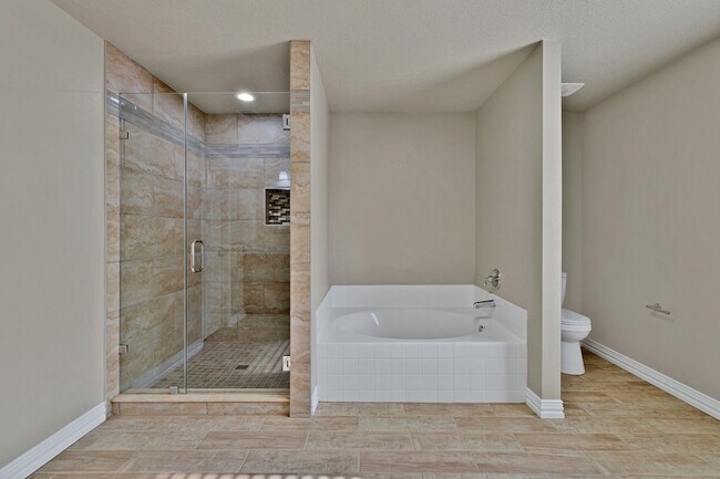 Building Photo - 6205 Winnebago Ct