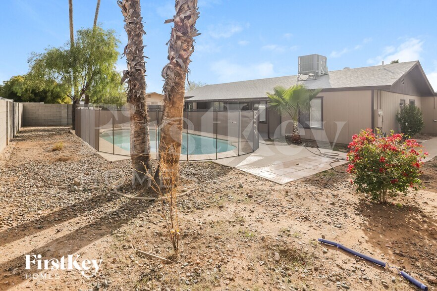 Building Photo - 4426 W Crocus Dr