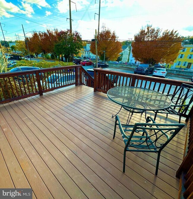 Building Photo - 4672 Umbria St