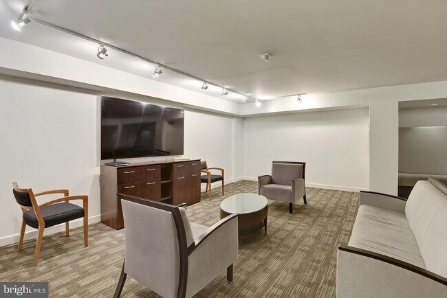 Building Photo - 5101 River Rd