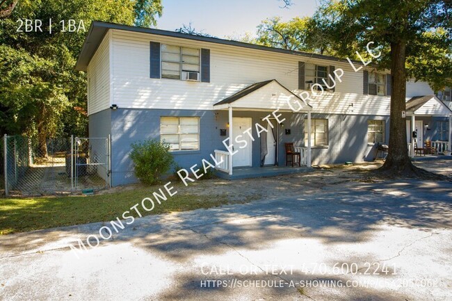 Building Photo - Spacious 2-story townhome apartment in Eas...