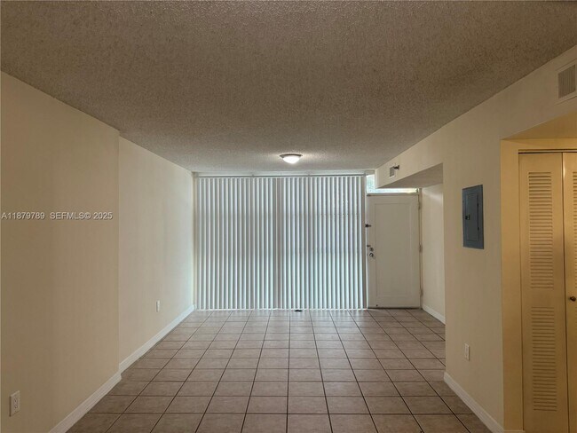 Building Photo - 915 NW 1st Ave