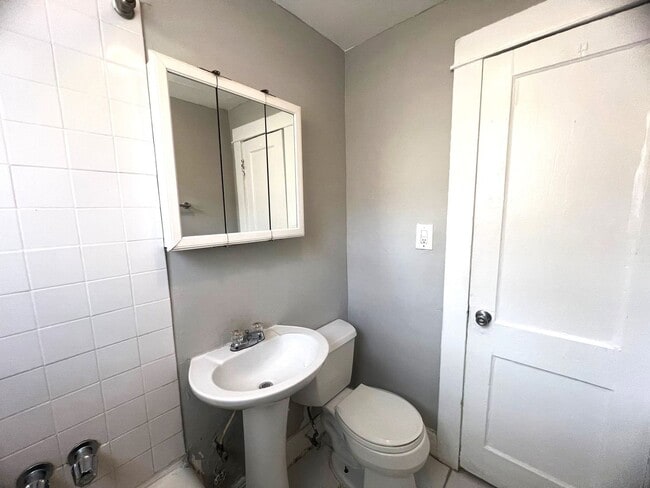 Building Photo - Studio Apartment Rental across from the park