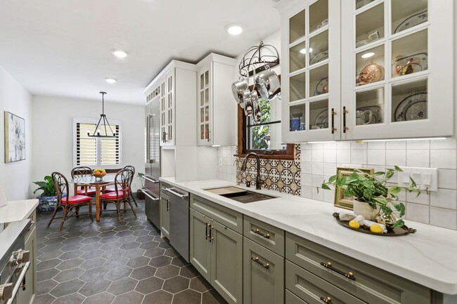 Building Photo - Epic custom remodel on this 1930s Spanish-style home near Downtown Willow Glen!