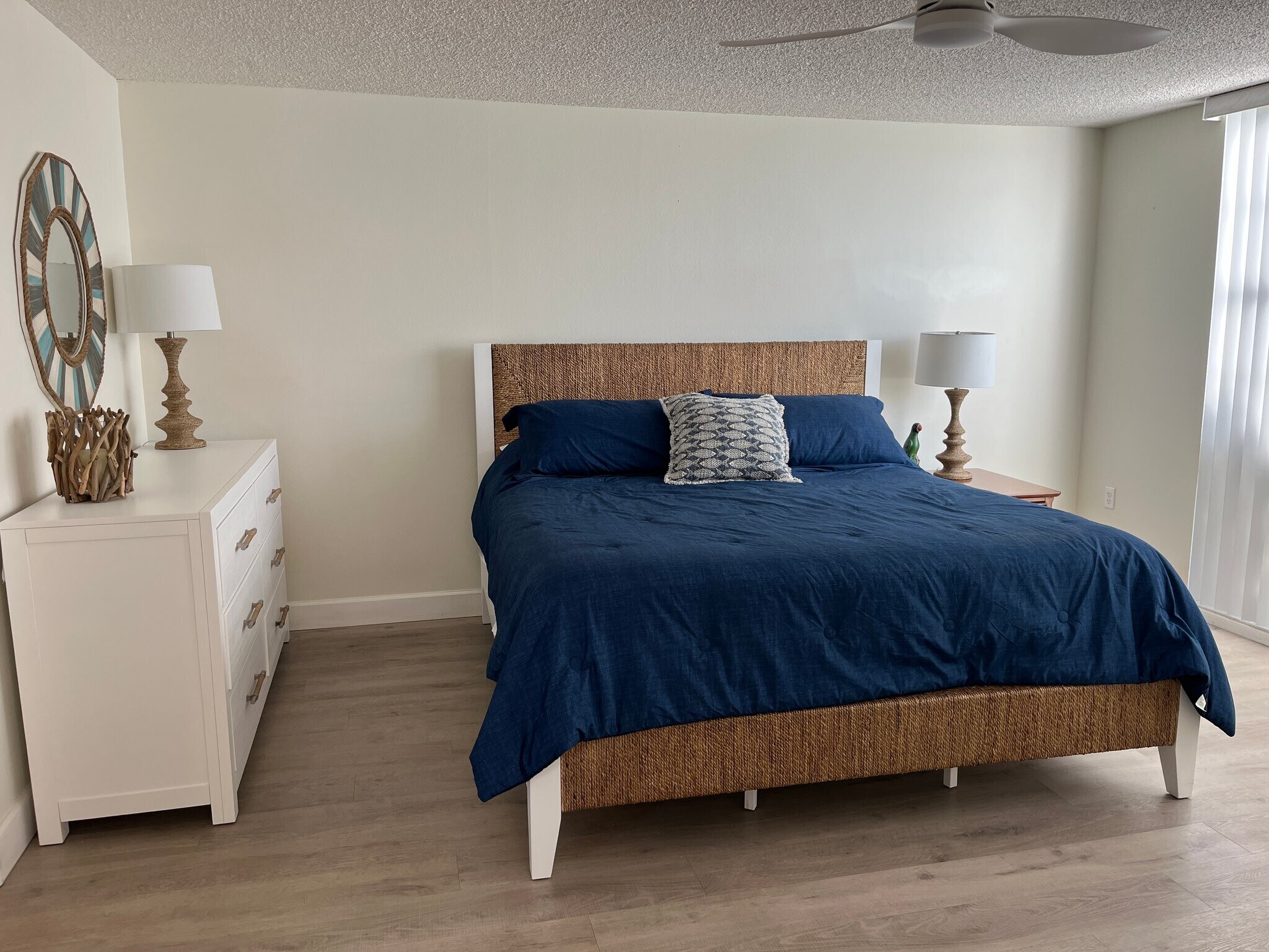 Building Photo - 7600 Sun Island Dr S