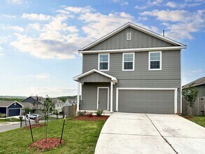 Building Photo - Modern 4/BR 2.5/BA Home with Spacious Livi...