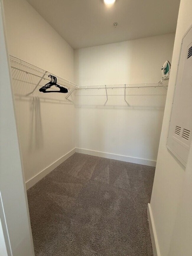 Building Photo - 455 Legends Pl