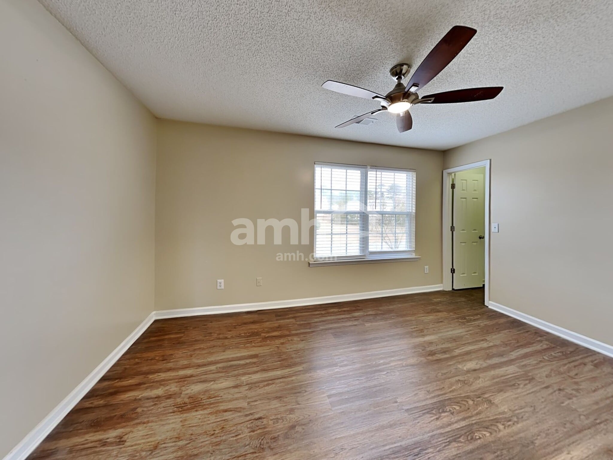 Building Photo - 542 Birchtree Valley Ct