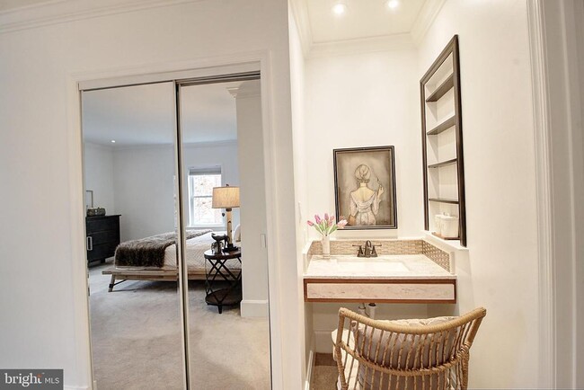 Building Photo - 102 Frederick Ave