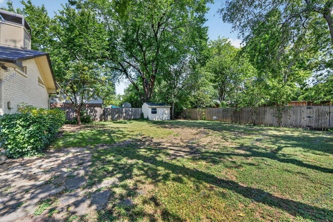 Building Photo - 3550 Ainsworth Dr
