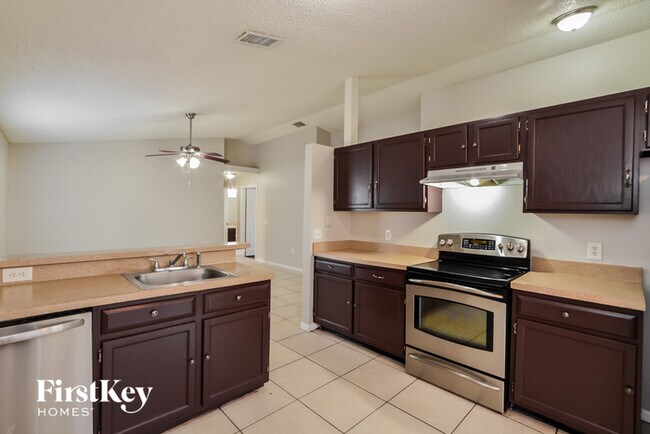 Building Photo - 7456 Little Pond Ct