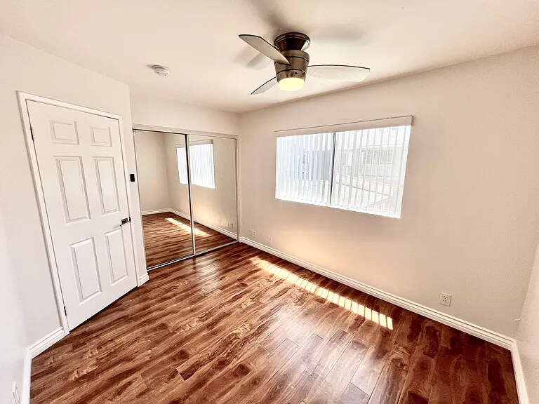 Building Photo - 924 Gaviota Ave