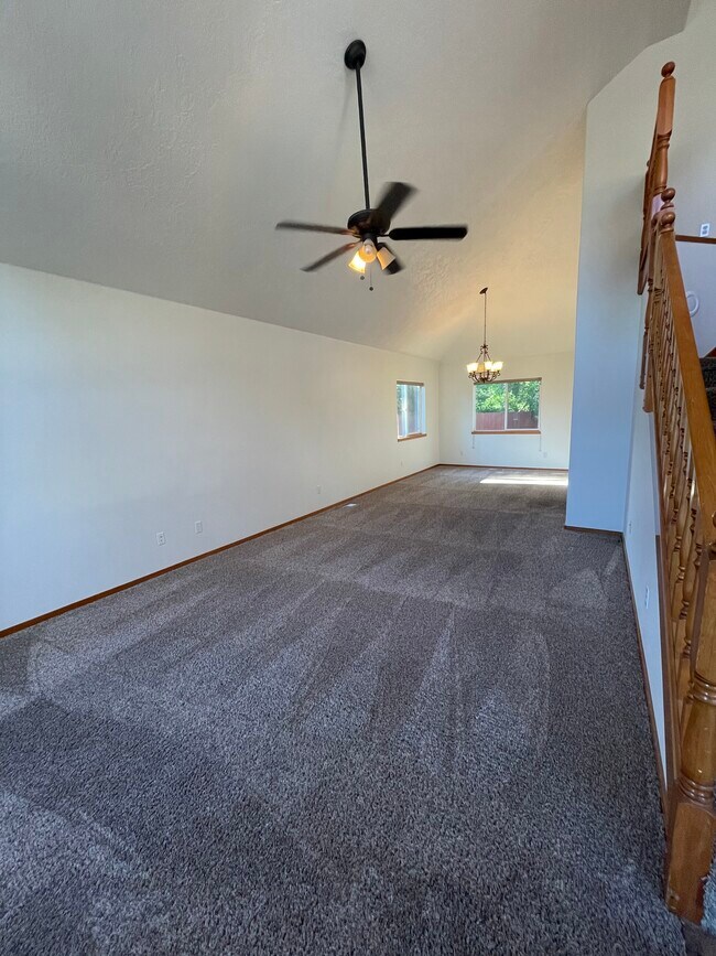 Building Photo - 740 E Opal Ct