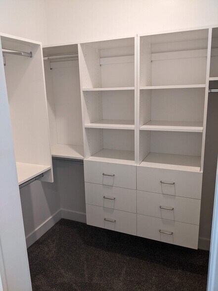 Building Photo - 889 E 600 N