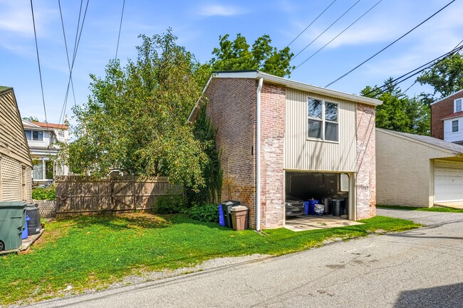 Building Photo - 124 E Biddle St