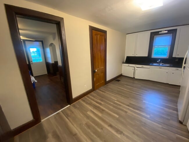 Building Photo - 6427 Chippewa Rd