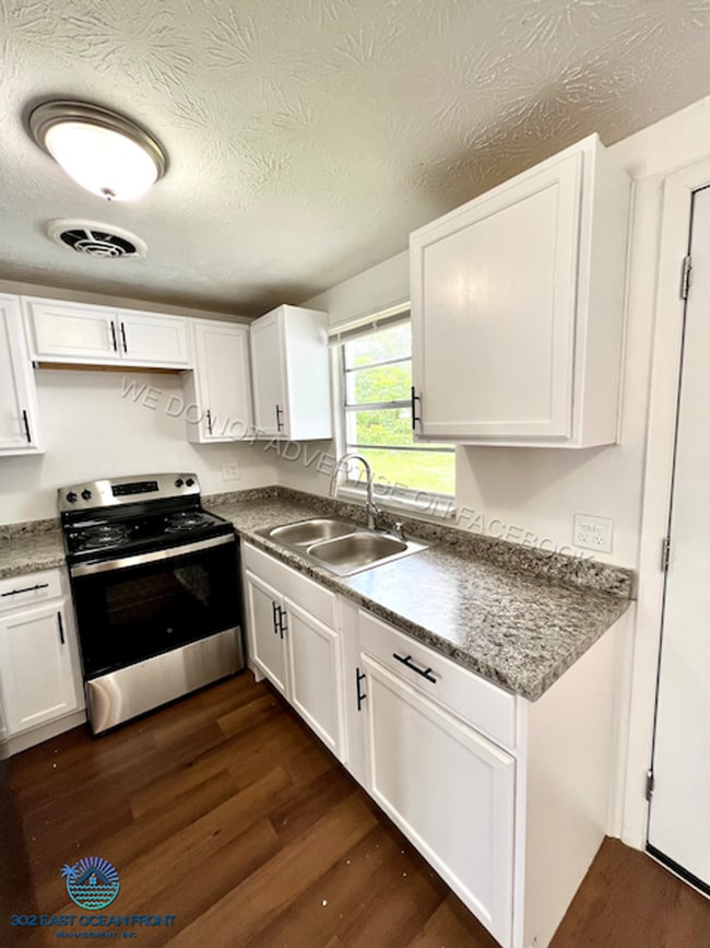 Building Photo - Gorgeous 3 bedroom / 1.5 bathroom home ready for rent in Orange Park.