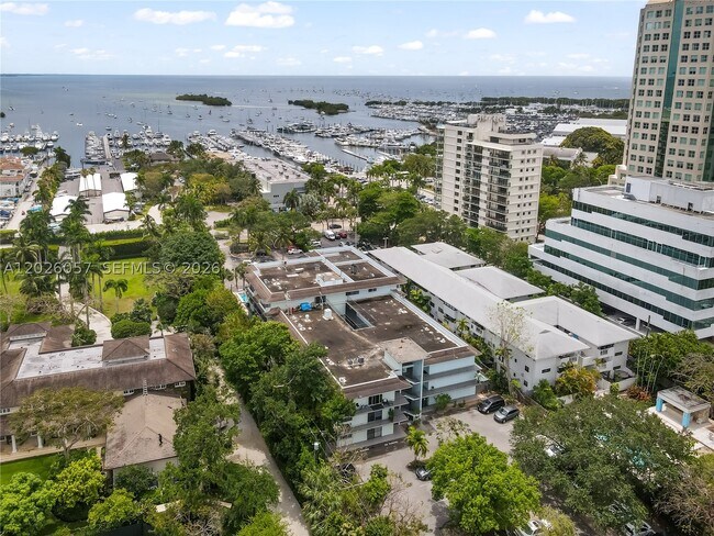 Building Photo - 2539 S Bayshore Dr