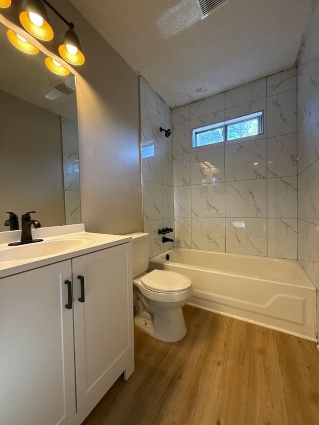 Building Photo - 3 Bed 2.5 Bath in Atlanta!