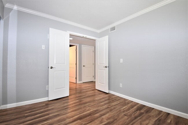 Building Photo - 5030 Greenberry Dr