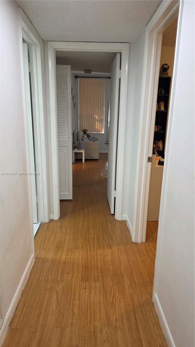 Building Photo - 750 NE 199th St