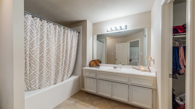 Building Photo - 1321 Paige St