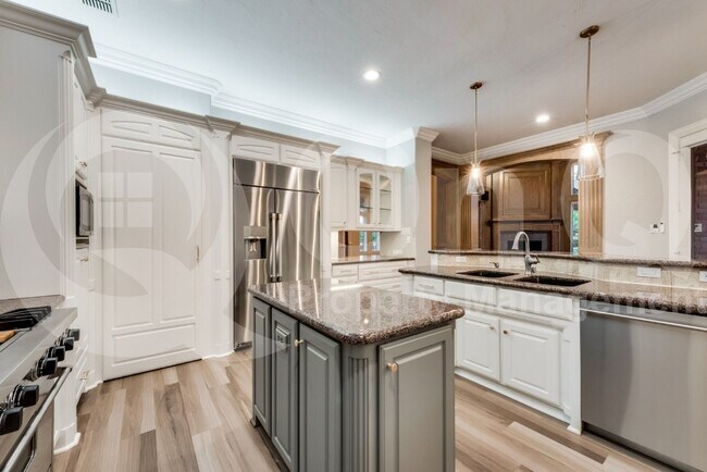 Building Photo - 5224 Longvue Dr