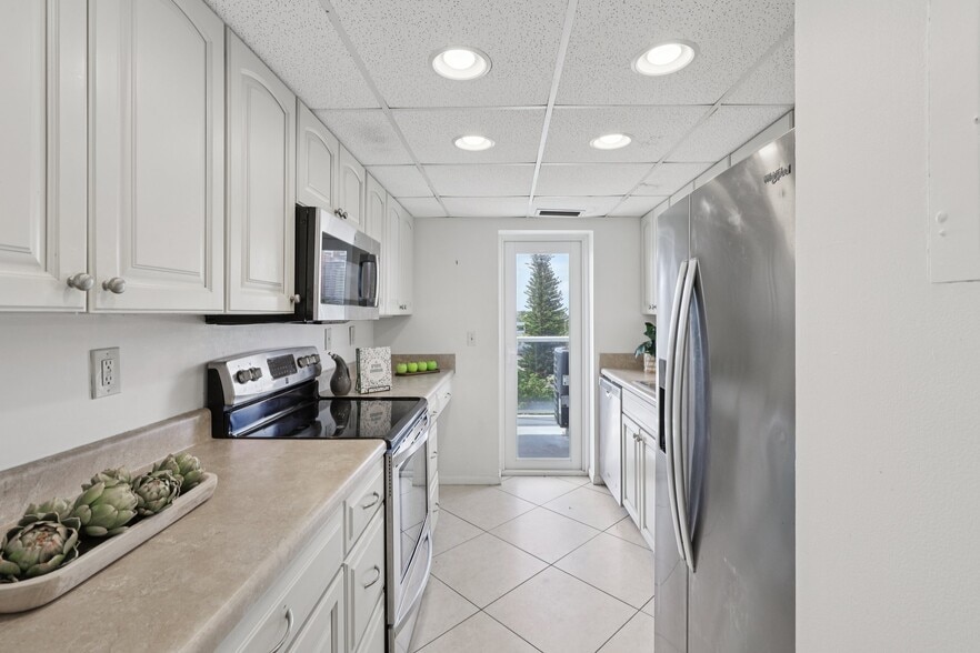 Building Photo - 2701 N Ocean Blvd