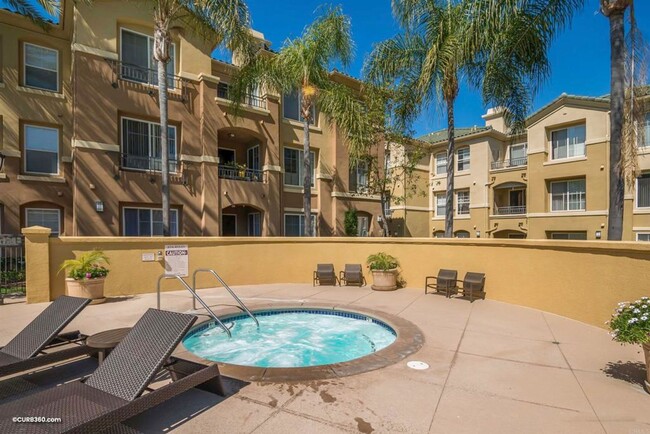 Building Photo - *** AMAZING 2 BD-2BTH CONDO W/ BONUS ROOM ...