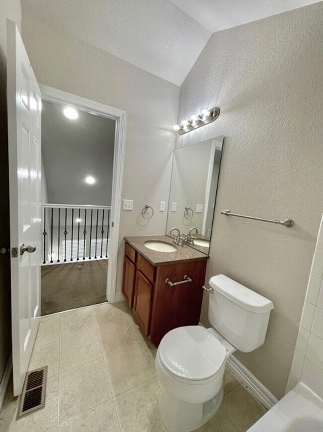 Building Photo - Stunning 4 Bed/4 Bath Home in Banning Lewis Ranch