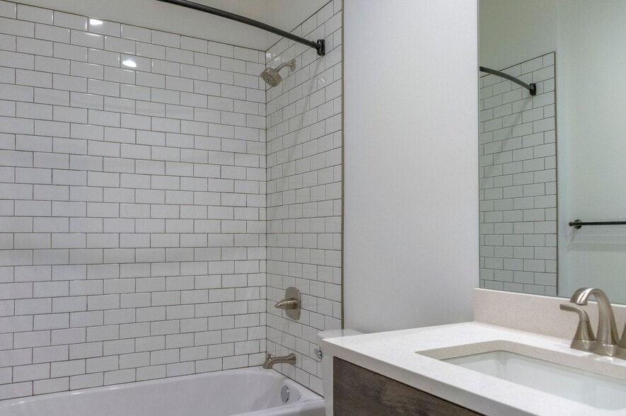 Building Photo - 20003 Cornice St