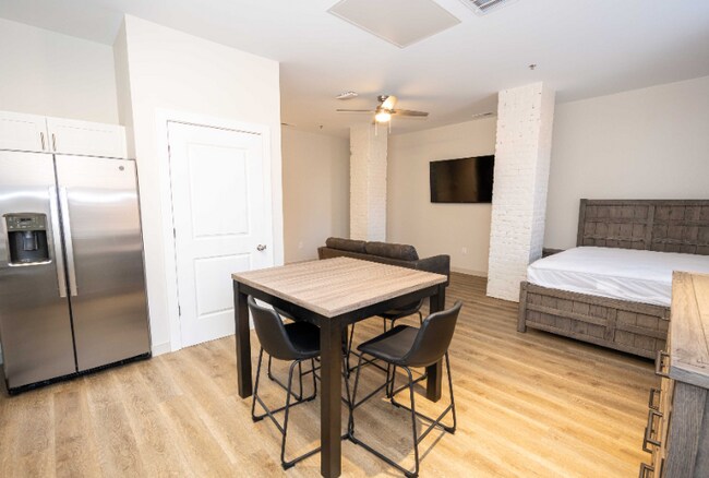 Building Photo - 103 N 1st St