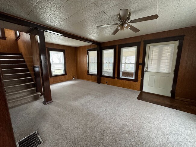 Building Photo - Spacious 3-Bedroom Home Near Jackson High ...