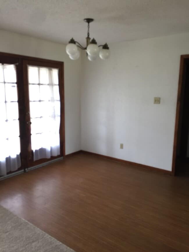 Building Photo - 3 Bedroom 1.75 Bath with a Spacious Lot