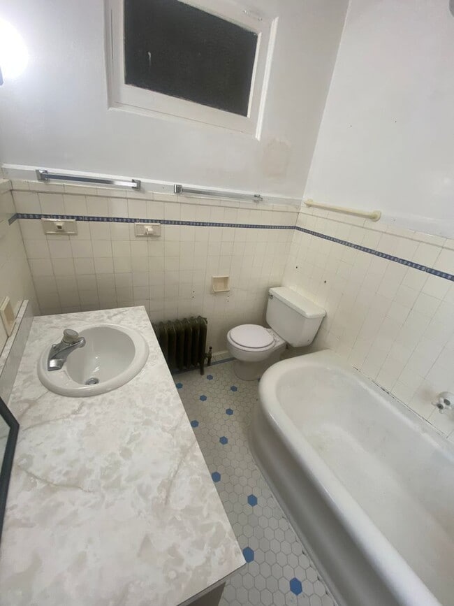 Building Photo - Massive 4 Bedroom, 2 Bath Brick Home