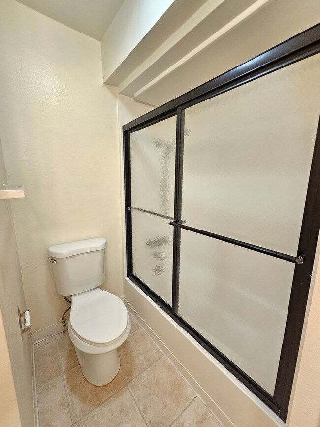Building Photo - Southeast Reno Townhome - Close to Everyth...