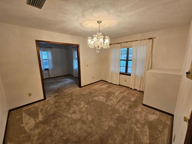 Building Photo - Peaceful, Entertainer's Dream on the Waterfront in Beautiful Donalson Point!