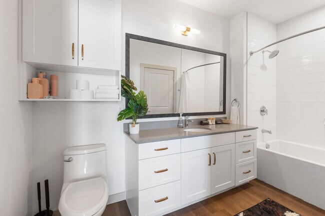 Building Photo - 1301 Leah Ave