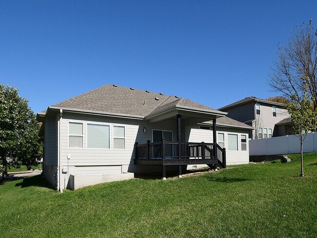 Building Photo - 19527 Shadow Ridge Dr