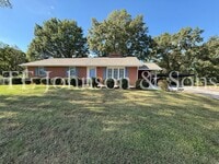 Building Photo - Three bedroom House with Large Lot in Country Setting