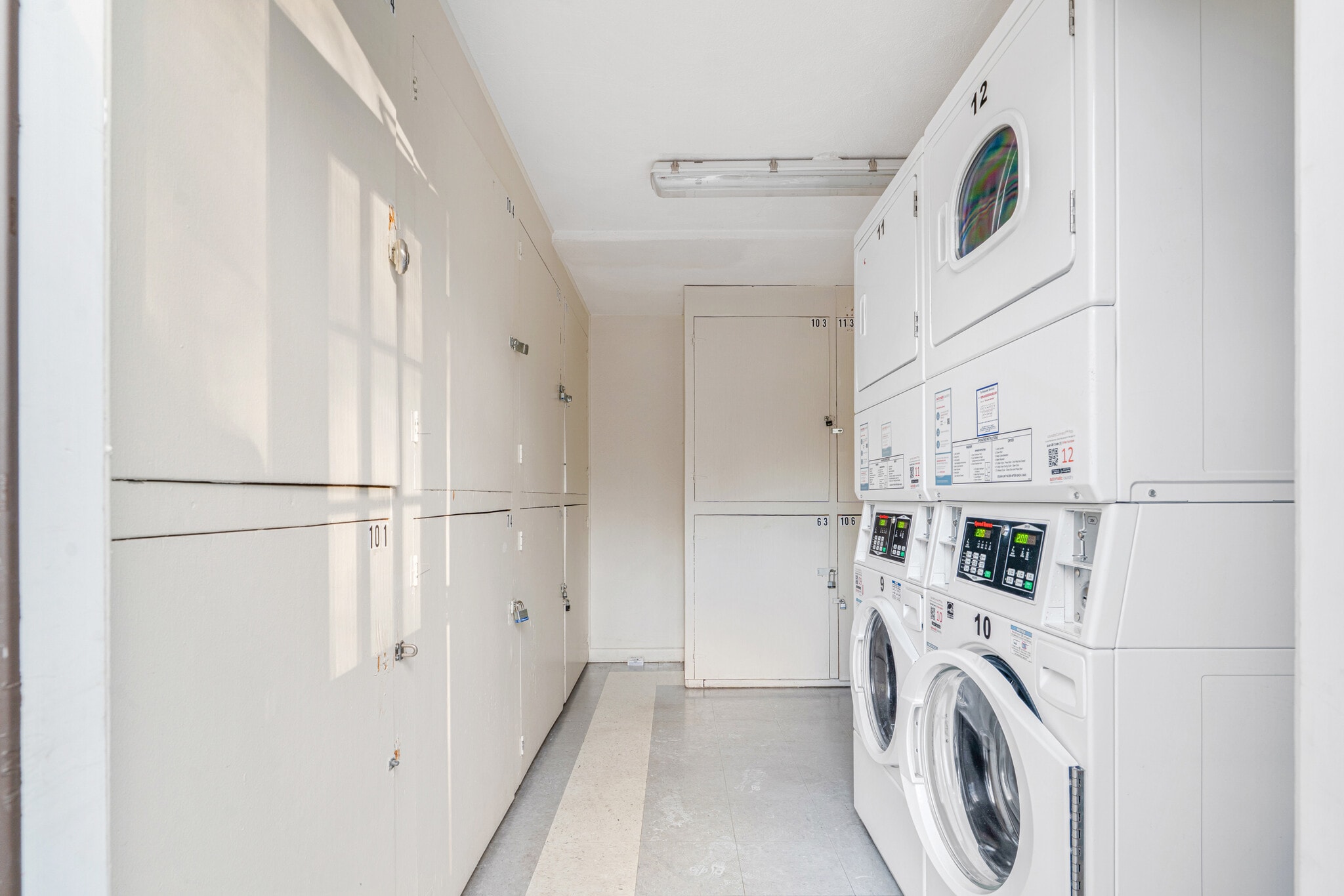 Building Photo - 10 Woodcrest Ct