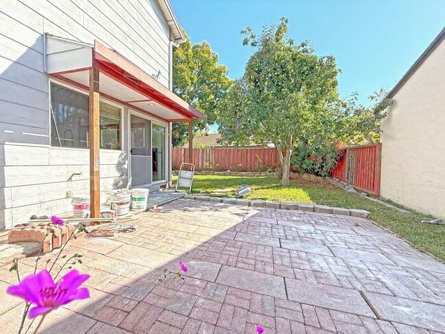 Building Photo - 1776 Loch Ness Way