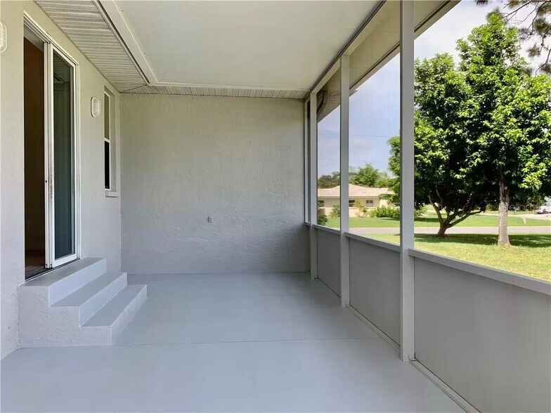 Building Photo - 2301 Goya Dr