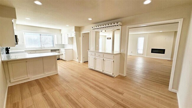 Building Photo - 11921 Shady Trail Ln