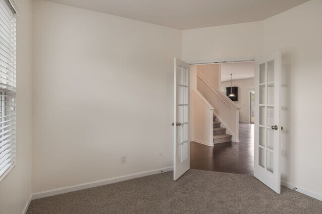 Building Photo - Beautiful 4bd 2.5ba home with Community Am...