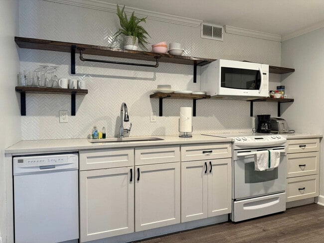 Building Photo - 215 Piedmont Ave NE