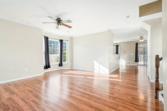 Building Photo - Move-in Special: $100 off of the first month's rent Spacious End-Unit 4 Bedroom Townhome for Rent...
