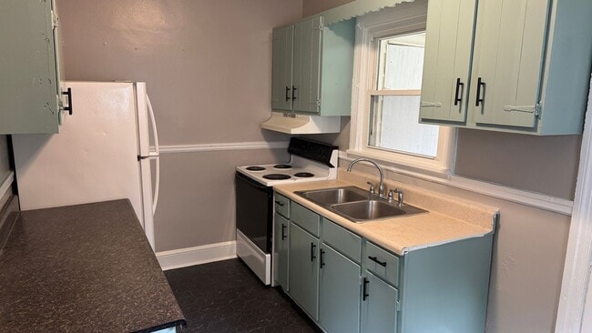 Building Photo - Highland Springs Bungalow