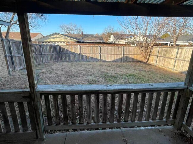 Building Photo - Beautiful 4 Bedroom For Rent!