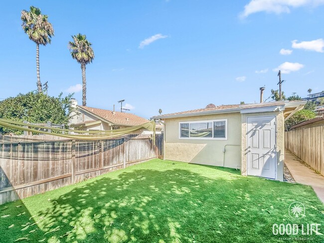Building Photo - Beautiful 3BD/2BA W/ Updated Kitchen and B...